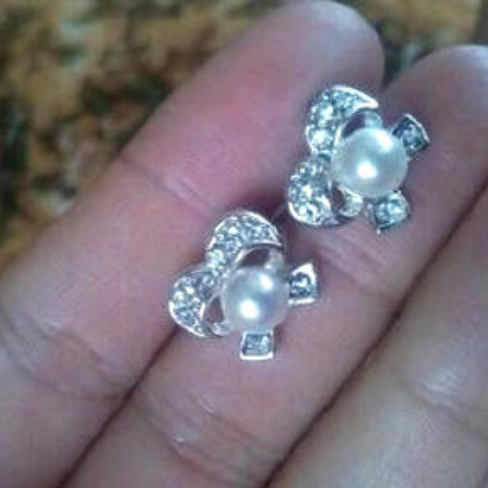 New Crystal Bow Pearl Earrings Stud Silver Bow - Picture 5 of 5